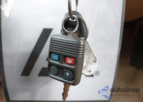 1996 Lincoln Town Car Sgn/Dmnd Anv/Cypress/Jn from USA, damaged, VIN 1LNLM82W9TY696490